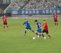热火球员特纳在比赛中打出出色防守()